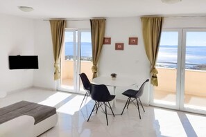 Interior - Holiday Home in Makarska near Biokovo Mountains (Makarska)