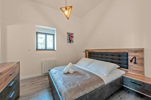 1 bedroom, free WiFi, bed sheets - New, quiet, comfortable 3-star Meublé de Tourisme apartment. (Saint-Pol-de-Léon)