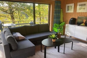 Smart TV, fireplace, DVD player - Charming Stay by the Meuse (Hastière)