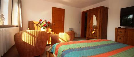 1 bedroom, travel cot, WiFi, bed sheets