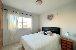 2 Schlafzimmer, Bügeleisen/Bügelbrett, kostenloses WLAN