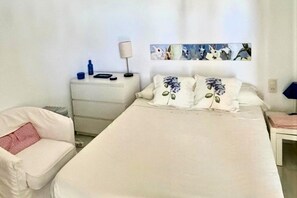 1 dormitori, planxa i posts de planxar i Internet