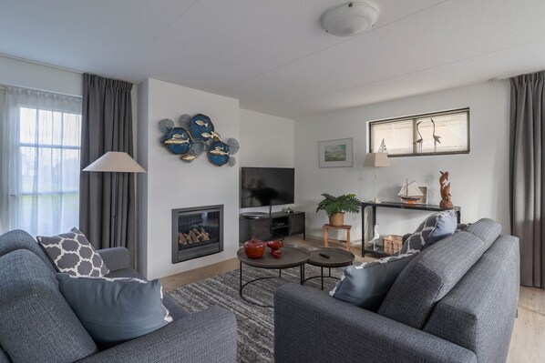 Smart TV, DVD player