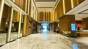 A spacious lobby with a marble floor, a reception desk, and seating areas. - Courtyard By Marriott Colombo (Colombo)