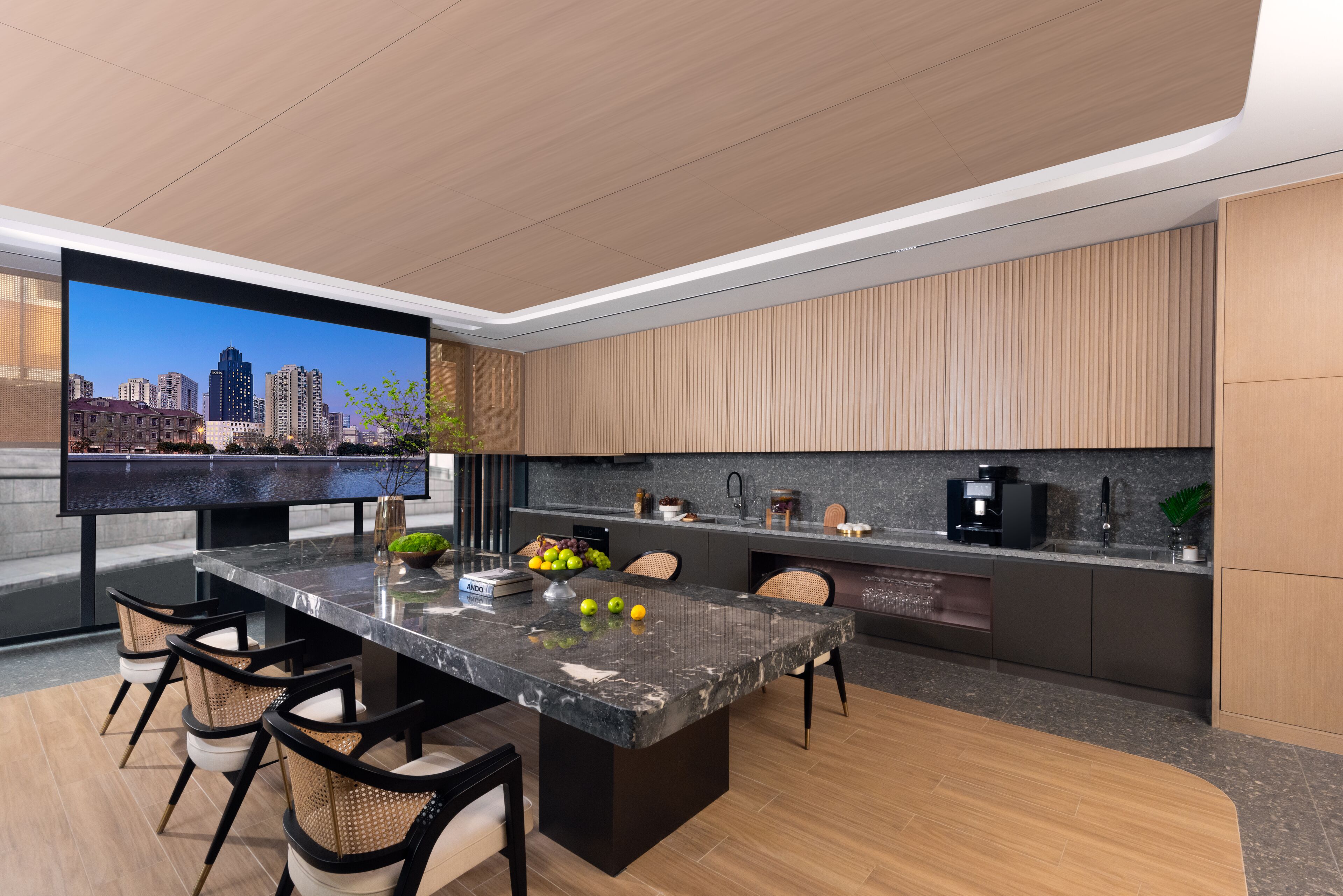 Tủ lạnh nhỏ, lò vi sóng 