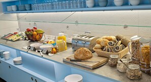 Se ofrece un desayuno bufé todos los días (por un coste adicional)