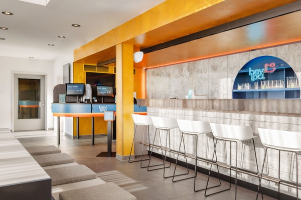 Lobby lounge