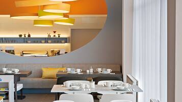 Tägliches Frühstücksbuffet (19.95 EUR pro Person)