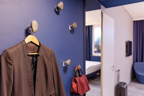 Ropa de cama hipoalergénica y escritorio 