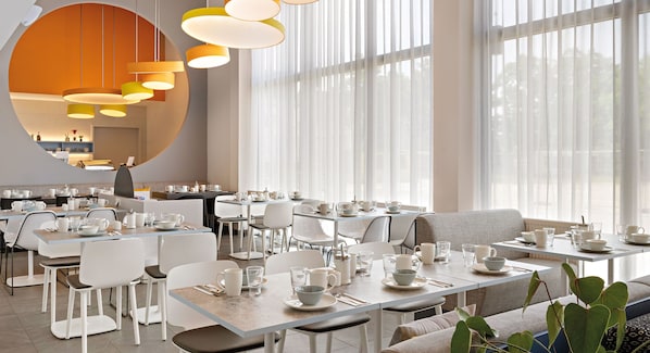 Petit déjeuner buffet (19.95 EUR par personne)