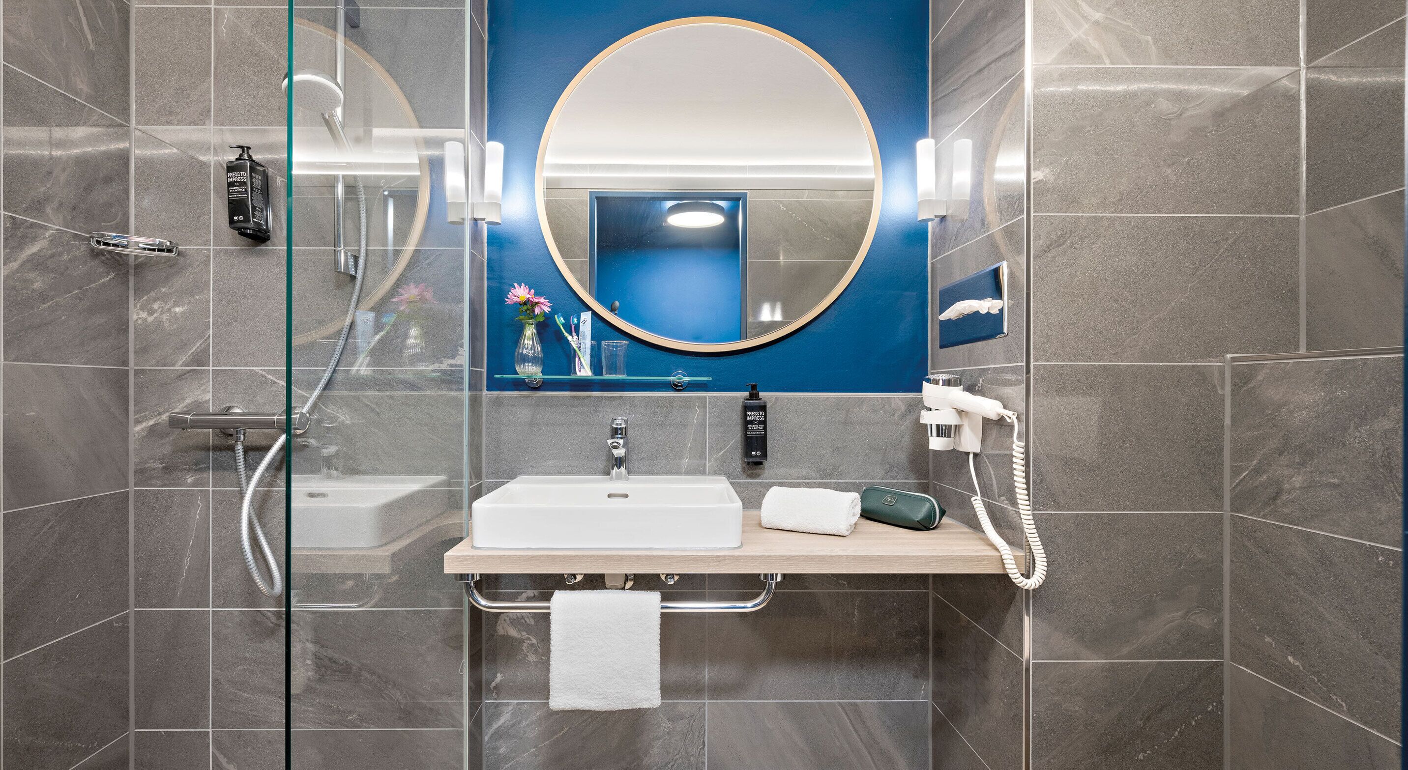Dusche, Regendusche, Haartrockner, Fußbodenheizung (Badezimmer)