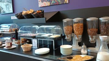 Desayuno buffet diario (EUR 12 por persona)
