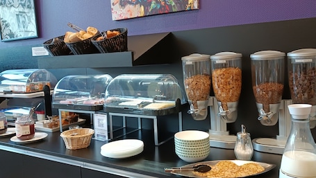 Desayuno buffet diario (EUR 12 por persona)