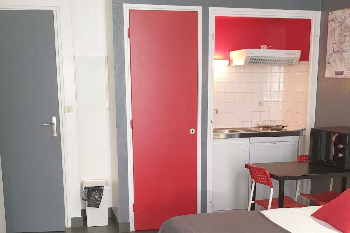 ستائر تعتيم وواي فاي مجانًا وملاءات أسرّة