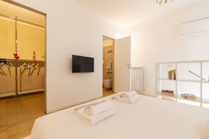 Design Apartment | 1 bedroom, down duvets, laptop workspace, iron/ironing board - notaMI - White Home - Sempione (Milan)