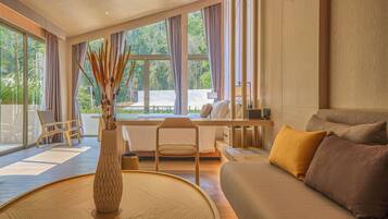 Deluxe Double or Twin Room | Egyptian cotton sheets, premium bedding, Tempur-Pedic beds, minibar