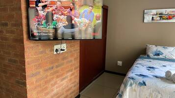 1 bedroom, desk, iron/ironing board, free WiFi