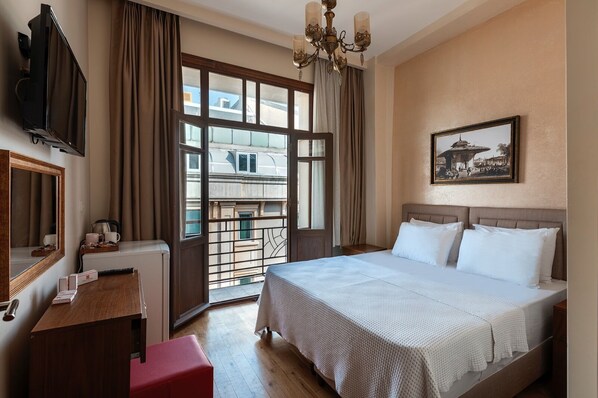 Egyptian cotton sheets, premium bedding, laptop workspace, free WiFi - nan otel (Istanbul)
