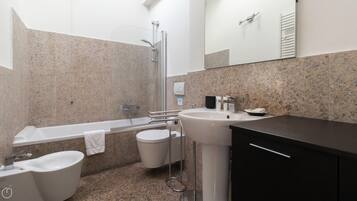 Apartment (1 Bedroom) | Bathroom | Bathtub, bidet