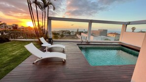 Outdoor pool, a heated pool