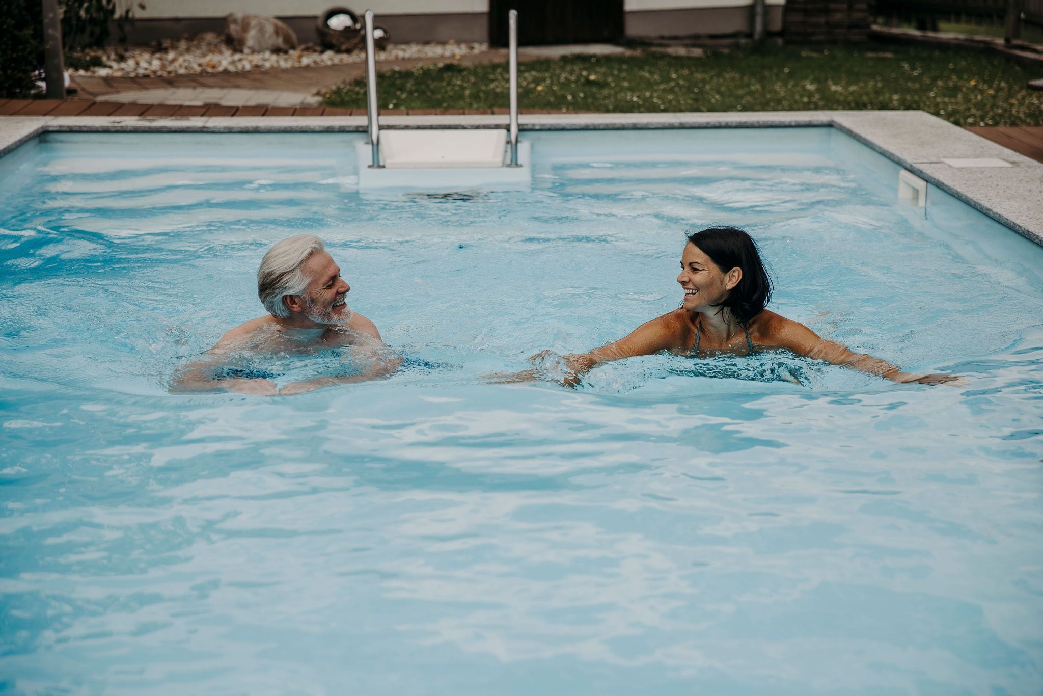 Hồ bơi trong nhà, hồ bơi ngoài trời phục vụ theo mùa 