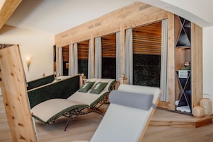 Sauna, steam room, massages