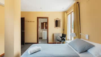 10 bedrooms, iron/ironing board, travel crib, WiFi