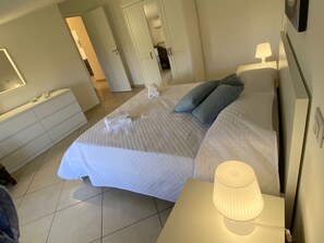 4 bedrooms, iron/ironing board, free WiFi, bed sheets - Fabien's House Villa for relaxing vacations (Cinisi)
