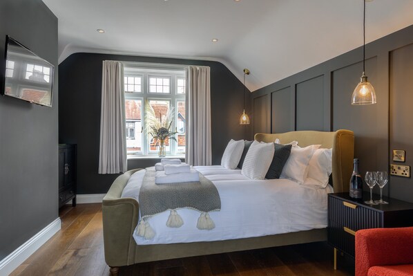 Deluxe Suite, Ensuite (Hart Suite) | Free WiFi - The White Hart (Wadhurst)