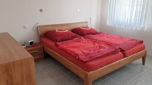2 bedrooms, desk, iron/ironing board, free WiFi - Großzügige Ferienwohnung in Heßheim (Heßheim)