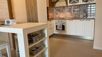 Frigorífico, horno, lavavajillas y cafetera o tetera