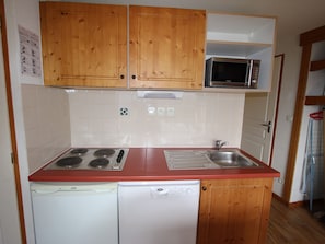 Kühlschrank, Mikrowelle, Geschirrspüler
