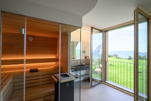 Premium-Suite | Badezimmer | Kostenlose Toilettenartikel, Haartrockner, Handtücher, Seife