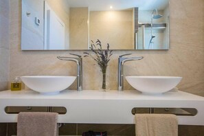 Apartment | Bathroom
