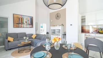Apartment | Dining