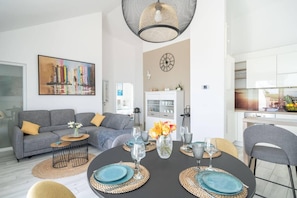 Apartment | Dining