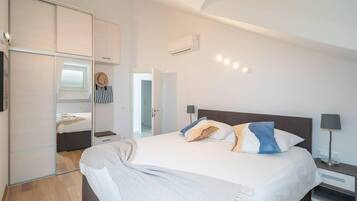 Apartment | 2 bedrooms, iron/ironing board, free WiFi, bed sheets