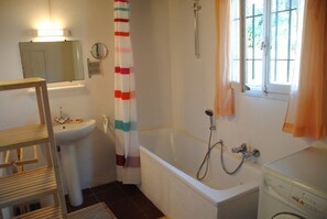 Shower - Villa Avec Piscine Dans Domaine Privatif, Accès et vue sur mer (Calvi)