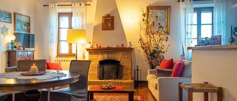 Televisie en een open haard