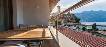 Al vecchio frantoio in the center of town with beautiful lake views, near beach