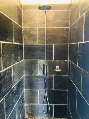 Shower, hair dryer, towels, soap - Nature serenity and comfort (Cazals)