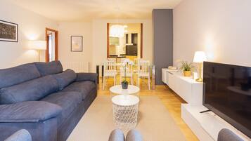 Apartment, 3 Bedrooms | Living area | 43-inch Smart TV with satellite channels