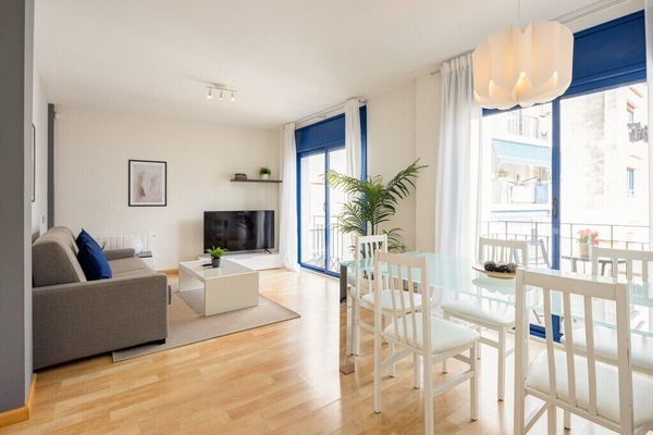 Apartment, 2 Bedrooms | Living area | 43-inch Smart TV with satellite channels