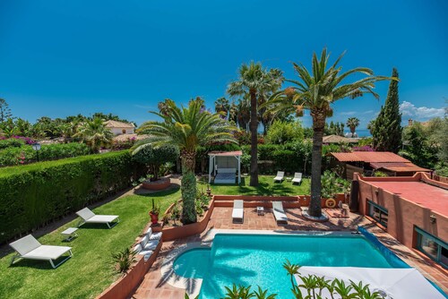 'Villa Tiphareth' with Private Pool, Wi-Fi and Air Conditioning