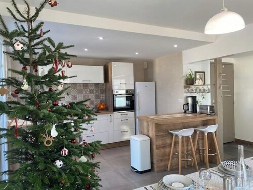 Sea view, 5 minutes from Chatelaillon beach... a lovely family home.