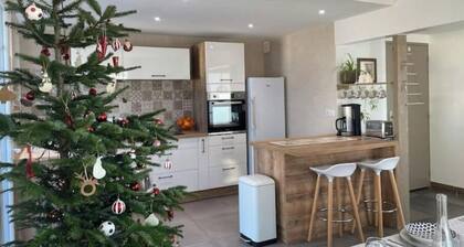 Sea view, 5 minutes from Chatelaillon beach... a lovely family home.