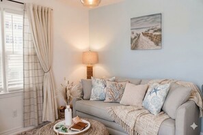 TV - Pet Friendly l 3 Min Walk to Beach l 9 Palms (Myrtle Beach)