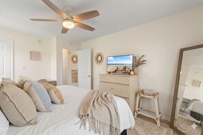 1 bedroom, desk, WiFi, bed sheets - Pet Friendly l 3 Min Walk to Beach l 9 Palms (Myrtle Beach)