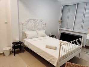 Quarto básico, 1 cama de casal | 1 quarto, ferros/tábuas de passar roupa, Wi-Fi de cortesia