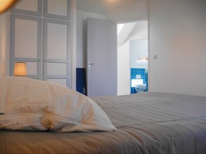 4 bedrooms, free WiFi - Beautiful contemporary house in Sauzon with sea view (Sauzon)